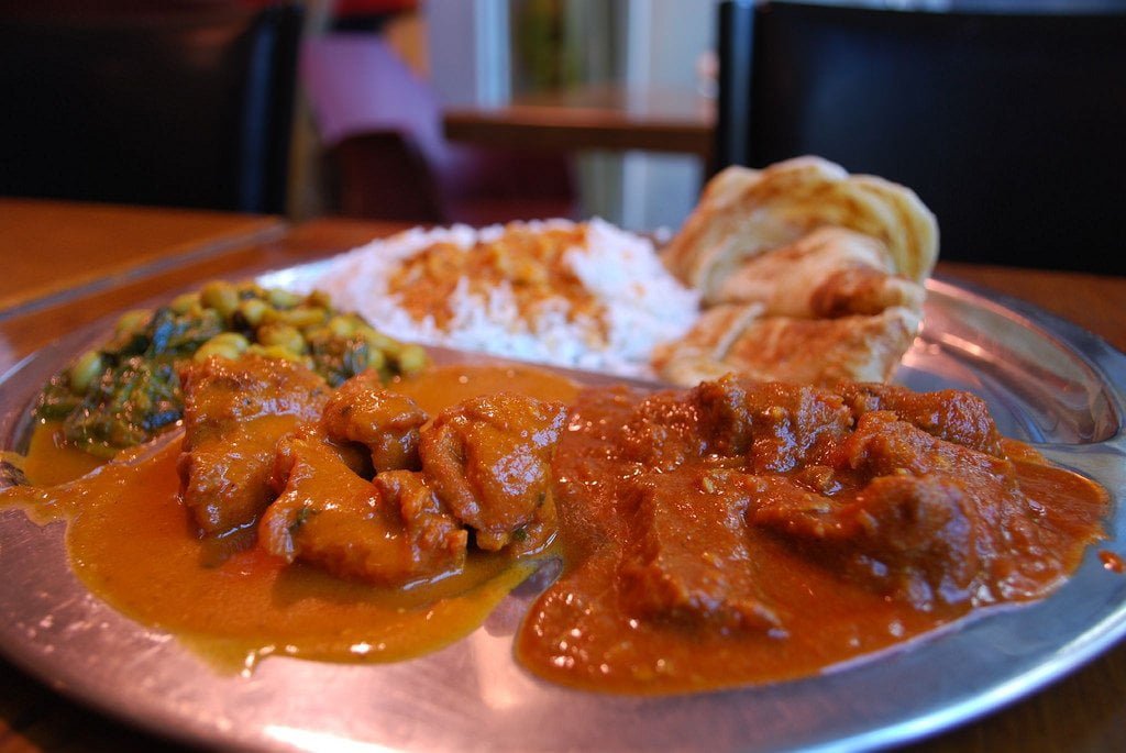 Plato de comida india picante