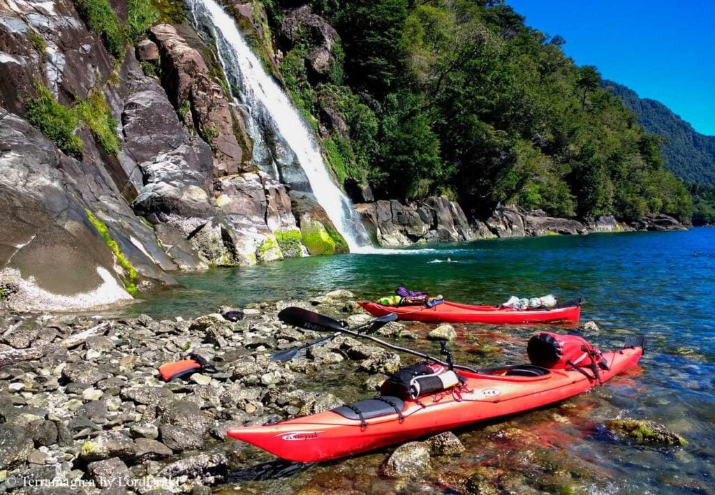 Kayak en ríos y fiordos