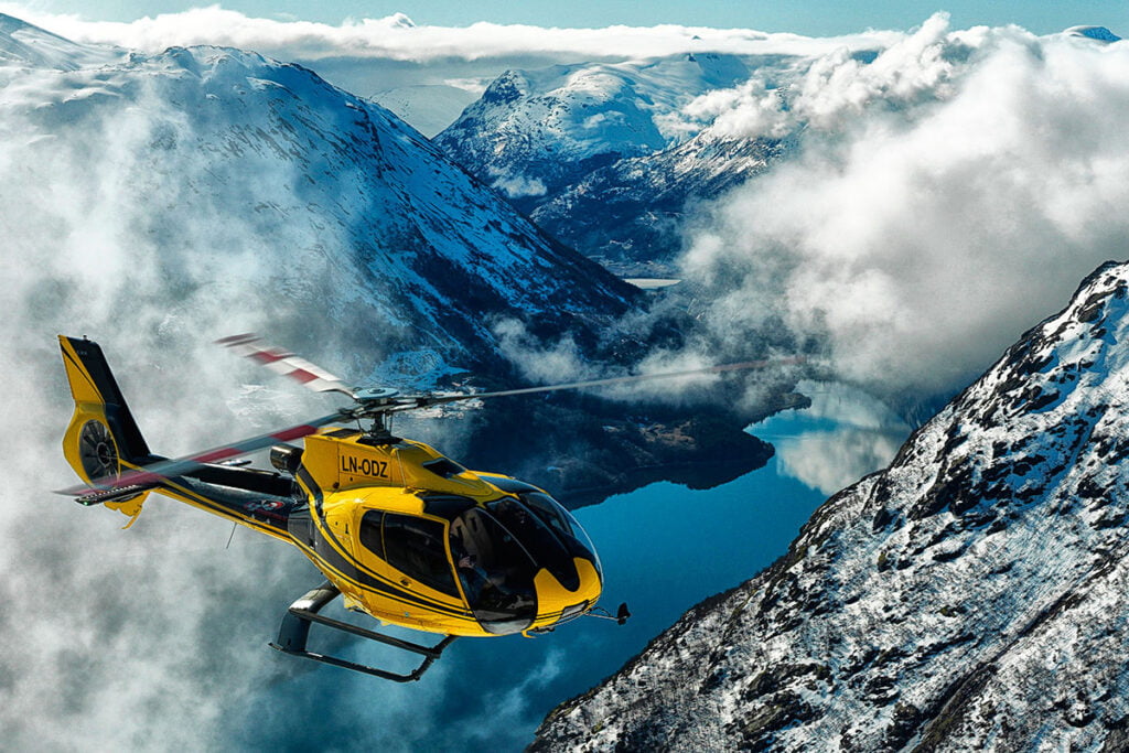 Fiordos noruegos en helicóptero