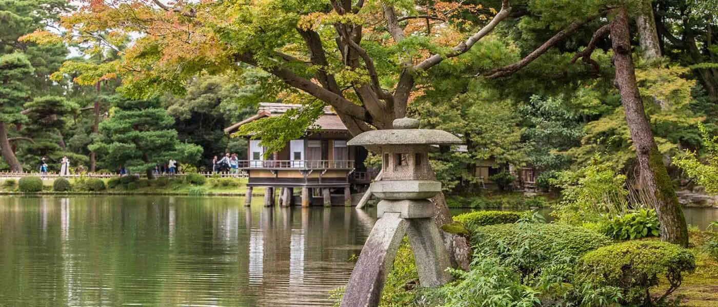 Templo y jardín japoneses