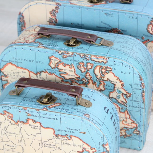 Mapa mundial con maletas