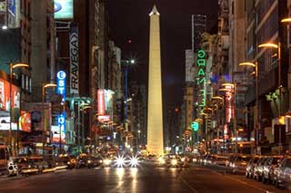 Avenida Corrientes de noche