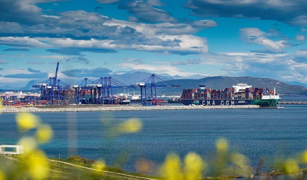 Terminal marítima sostenible y regulada