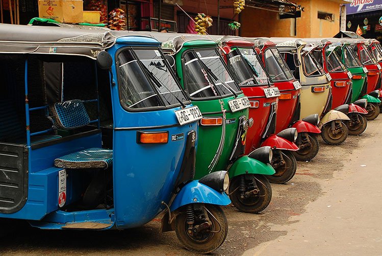 Regulaciones de tuktuks en destinos
